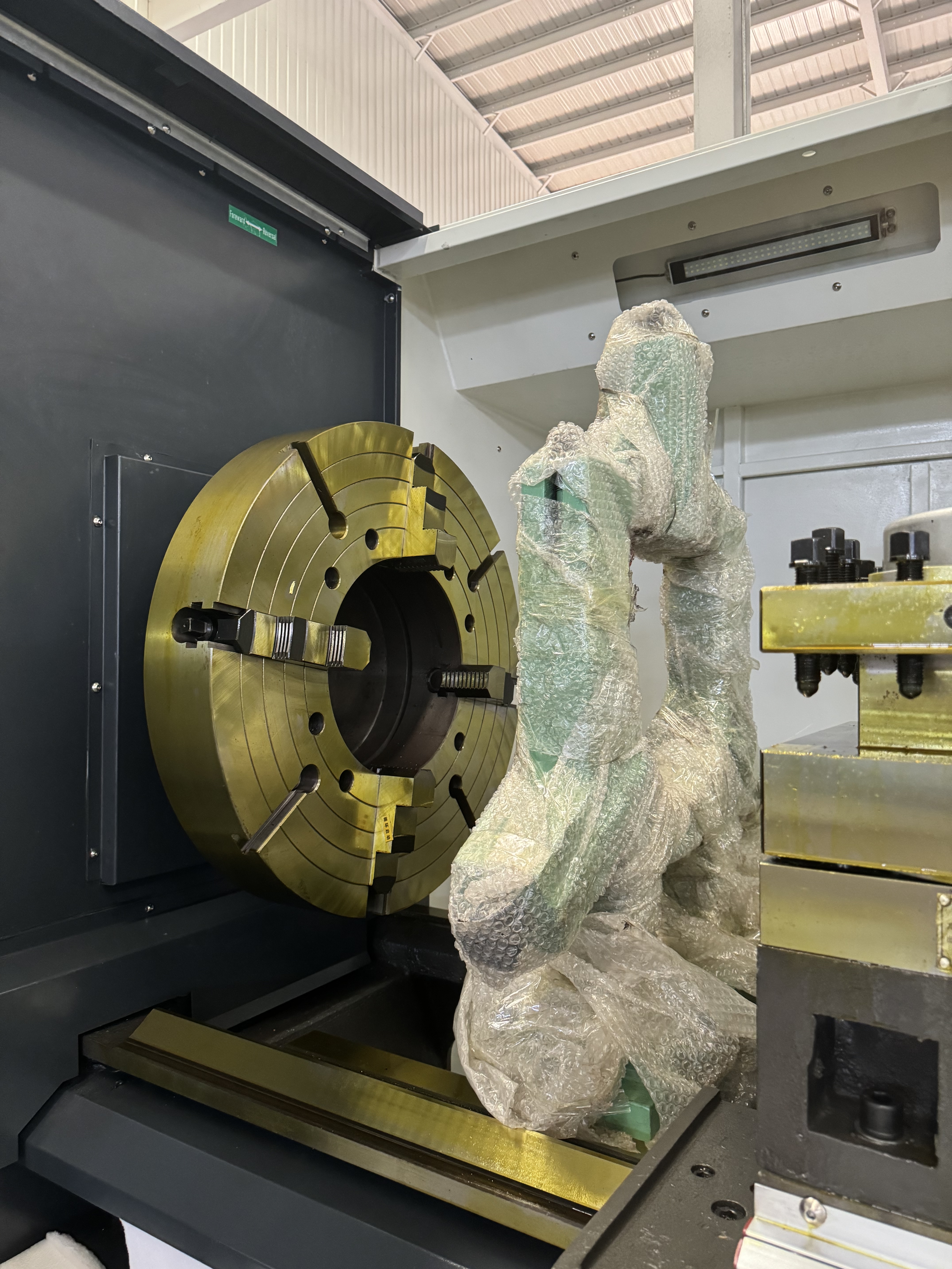 Alles CNC successfully shipped the high-precision pipe thread lathe ALQK1335 to the United States.
