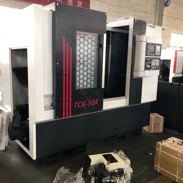 CNC Lathe With Inclined Bed Machining Shaft Work Pieces