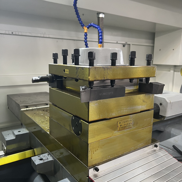 New Horizontal CK6180 Pipe Threading Cnc Lathe Machine With Fanuc Control