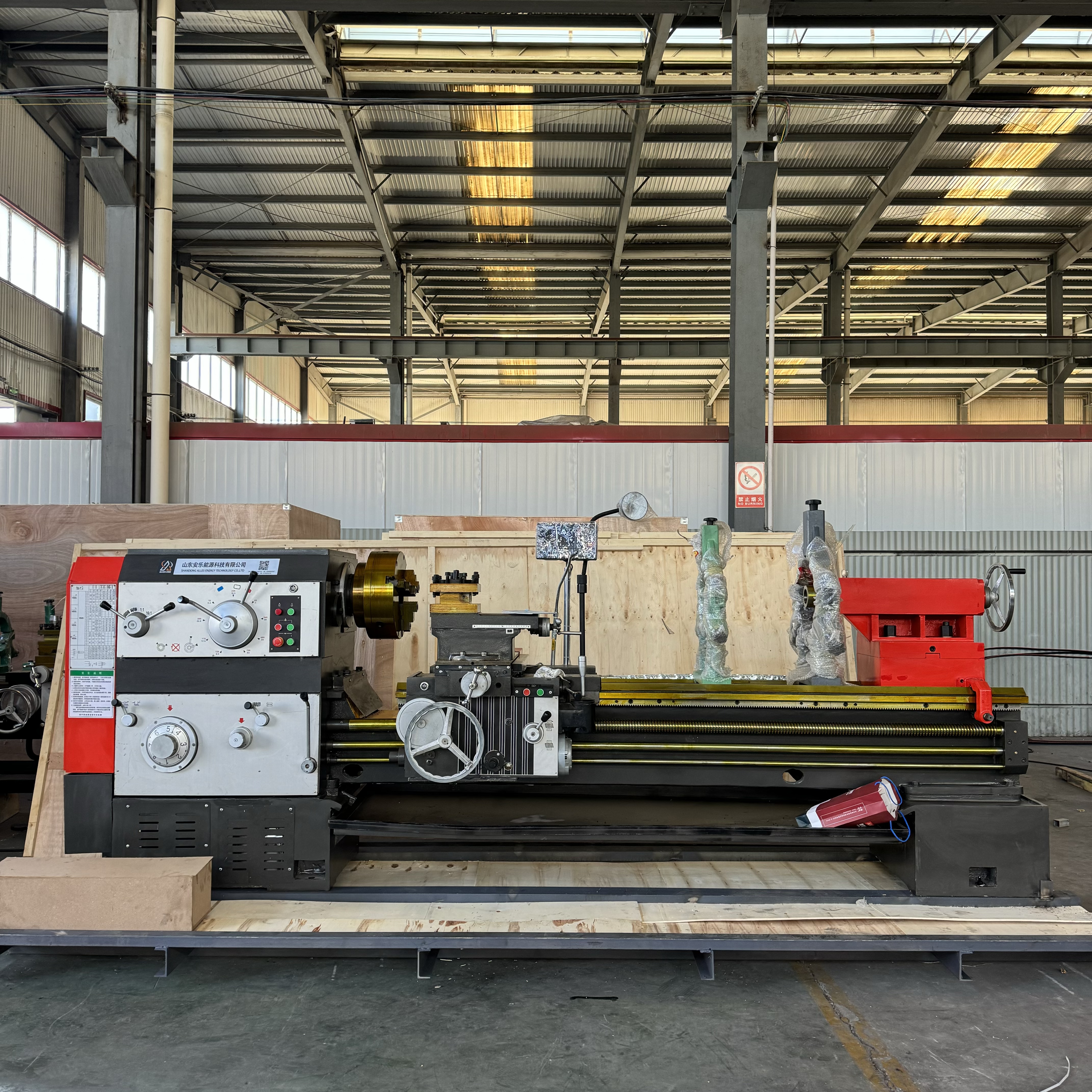 ALCA6180-2000 traditional lathe was packed and shipped to Russia, winning the favor of customers with its outstanding advantages