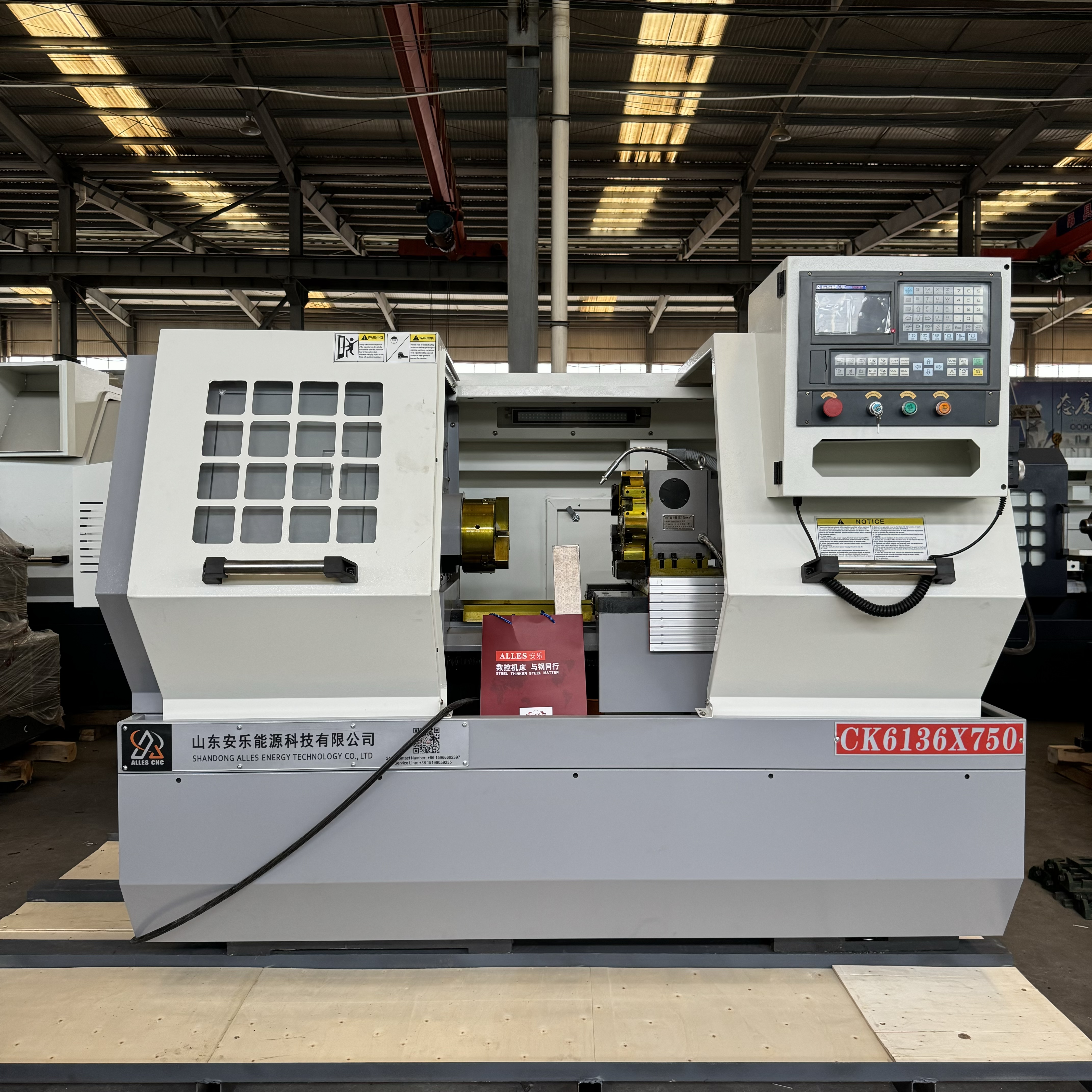 The ALCK6136X750 CNC lathe has been successfully packaged and shipped to the Brazilian market.