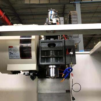 Vertical CNC milling center for mold processing